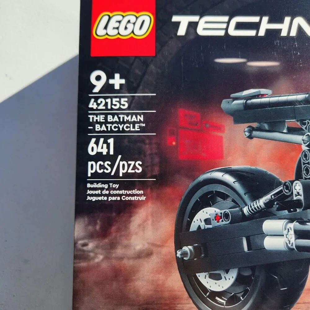 NEW LEGO Technic Batman BATCYCLE Set 42155 Motorcycle Collectible Toy Model Buil - Picture 4 of 14